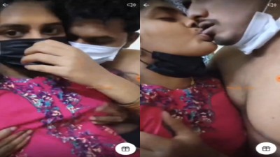 Couple Kissing – And Massaging Mulai